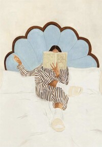 ДЕВУШКА С КНИГОЙ В КРОВАТИ
